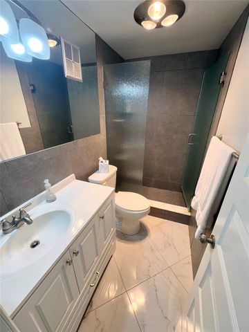 2151 NE 42nd Ct 237, Lighthouse Point, FL 33064