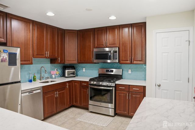 27 Forest Drive, Piscataway, NJ 08854