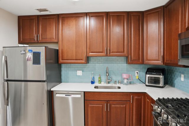 27 Forest Drive, Piscataway, NJ 08854