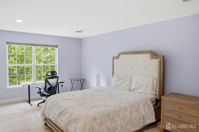 27 Forest Drive, Piscataway, NJ 08854