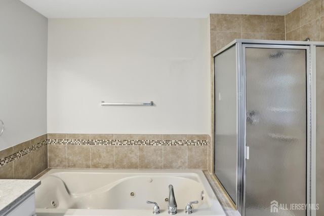 27 Forest Drive, Piscataway, NJ 08854
