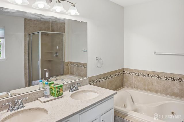 27 Forest Drive, Piscataway, NJ 08854