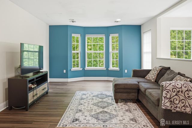 27 Forest Drive, Piscataway, NJ 08854