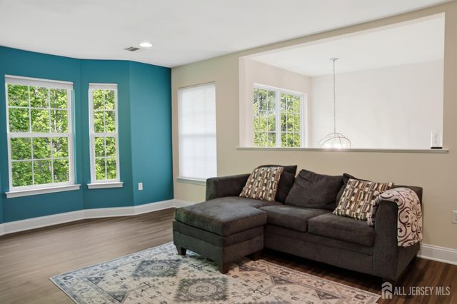 27 Forest Drive, Piscataway, NJ 08854
