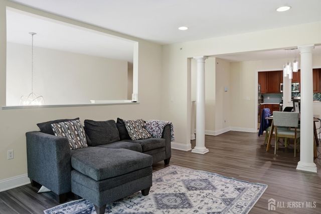 27 Forest Drive, Piscataway, NJ 08854