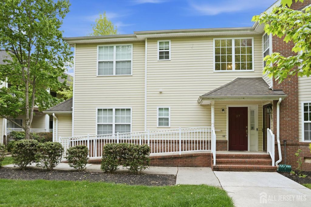27 Forest Drive, Piscataway, NJ 08854