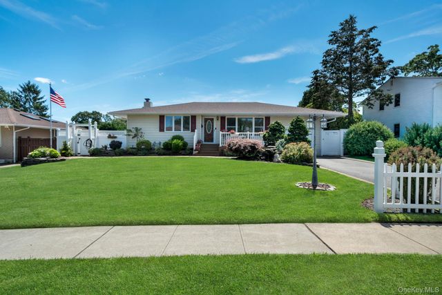 15 Abbey Drive, Commack, NY 11725