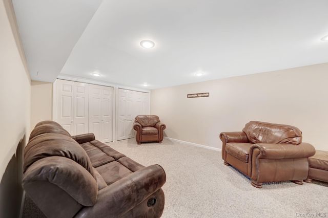 15 Abbey Drive, Commack, NY 11725