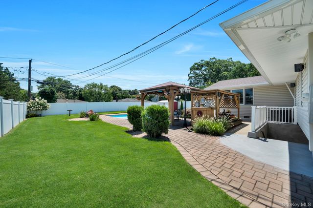15 Abbey Drive, Commack, NY 11725