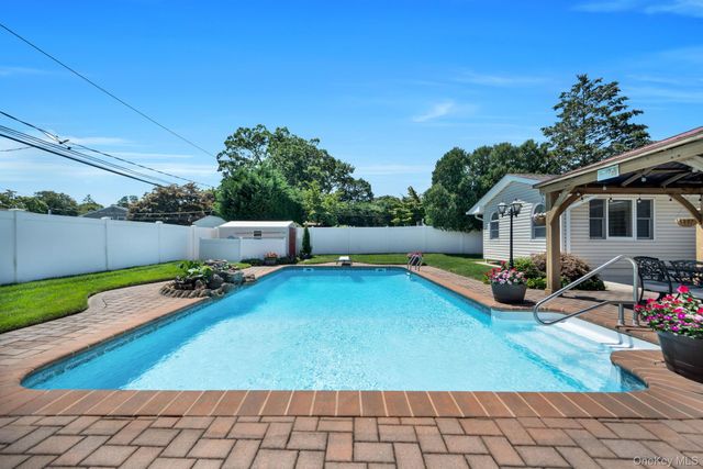 15 Abbey Drive, Commack, NY 11725