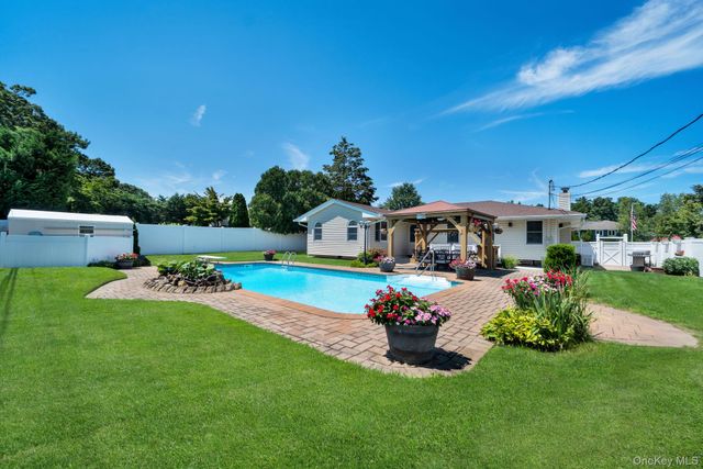 15 Abbey Drive, Commack, NY 11725