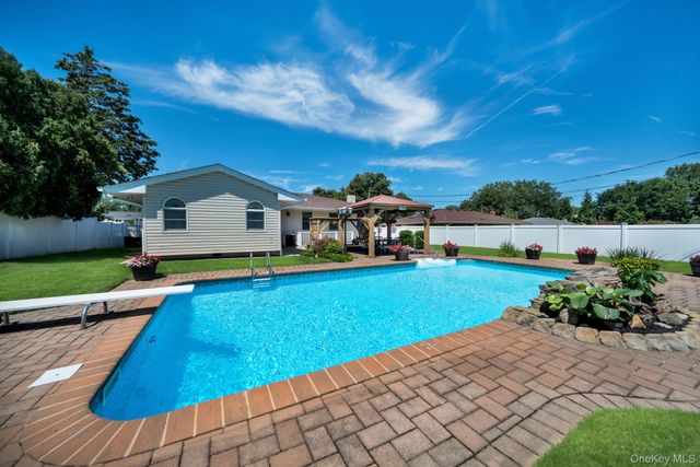 15 Abbey Drive, Commack, NY 11725