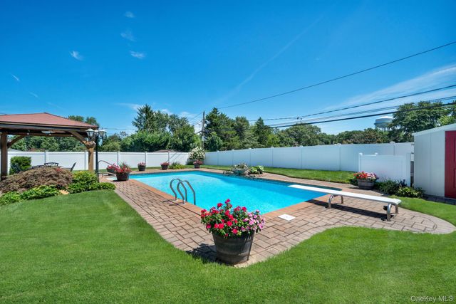 15 Abbey Drive, Commack, NY 11725