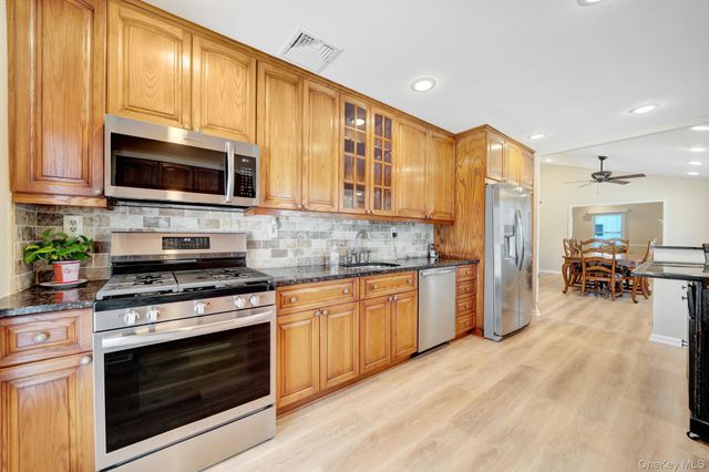 15 Abbey Drive, Commack, NY 11725