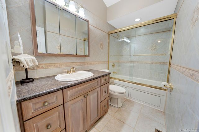 15 Abbey Drive, Commack, NY 11725