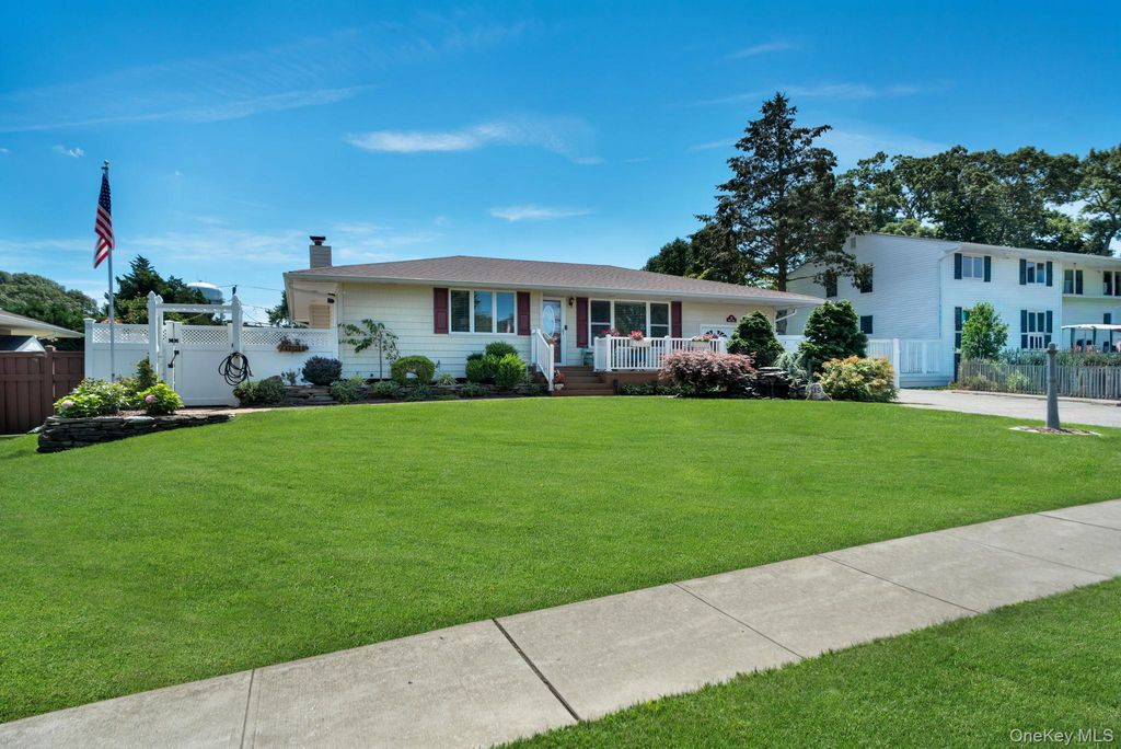 15 Abbey Drive, Commack, NY 11725
