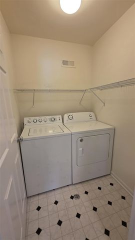 1547 Cass Lake Road, Keego Harbor, MI 48320