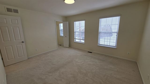 1547 Cass Lake Road, Keego Harbor, MI 48320