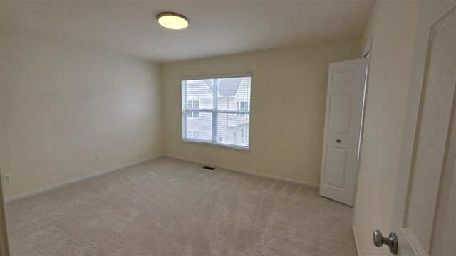 1547 Cass Lake Road, Keego Harbor, MI 48320