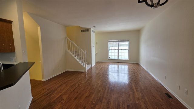 1547 Cass Lake Road, Keego Harbor, MI 48320