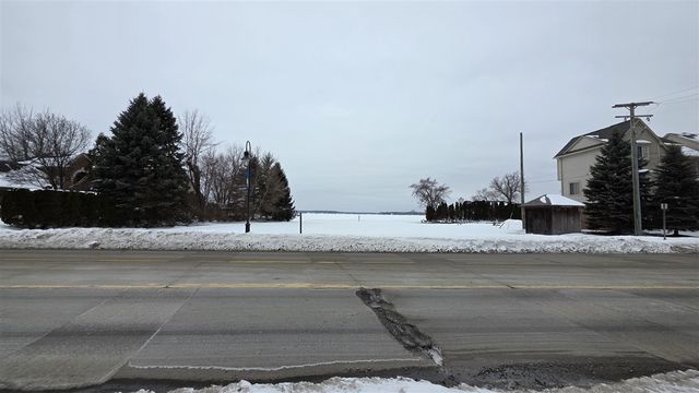 1547 Cass Lake Road, Keego Harbor, MI 48320