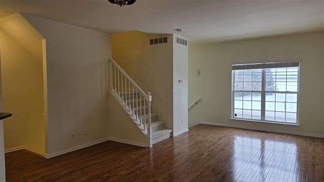 1547 Cass Lake Road, Keego Harbor, MI 48320