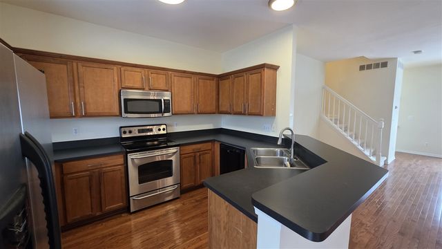 1547 Cass Lake Road, Keego Harbor, MI 48320