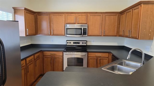 1547 Cass Lake Road, Keego Harbor, MI 48320