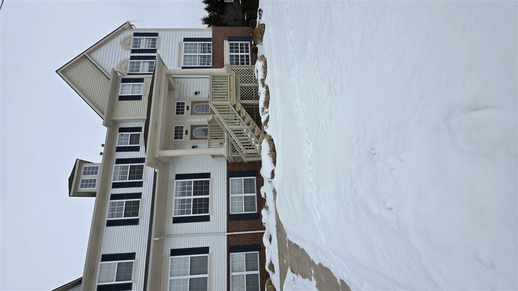 1547 Cass Lake Road, Keego Harbor, MI 48320