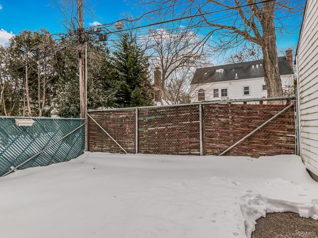 2096 Central Park Avenue, Yonkers, NY 10710