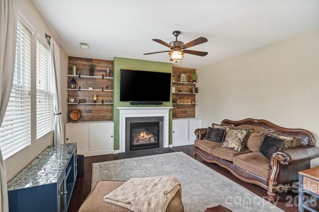 1401 Kings Grove Drive, York, SC 29745