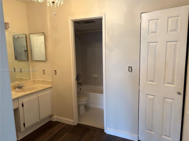 3701 N Country Club Drive 207, Aventura, FL 33180