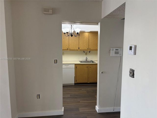 3701 N Country Club Drive 207, Aventura, FL 33180