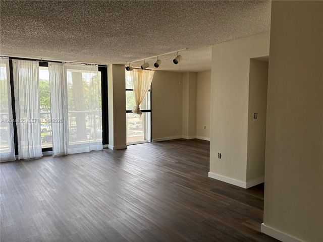 3701 N Country Club Drive 207, Aventura, FL 33180