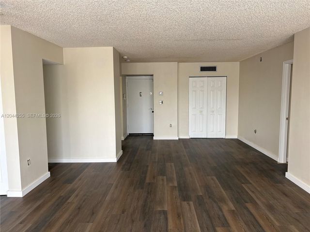 3701 N Country Club Drive 207, Aventura, FL 33180