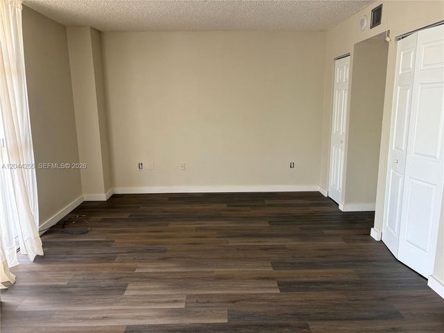 3701 N Country Club Drive 207, Aventura, FL 33180