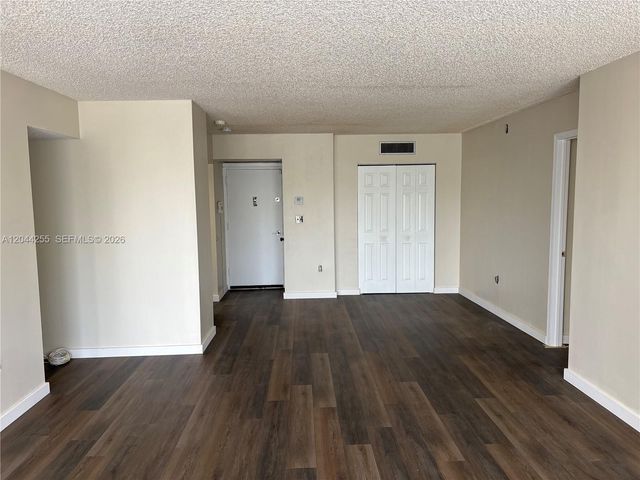 3701 N Country Club Drive 207, Aventura, FL 33180