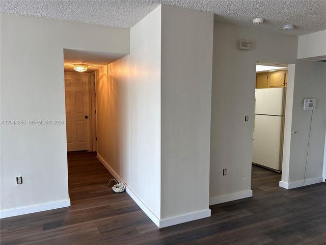 3701 N Country Club Drive 207, Aventura, FL 33180