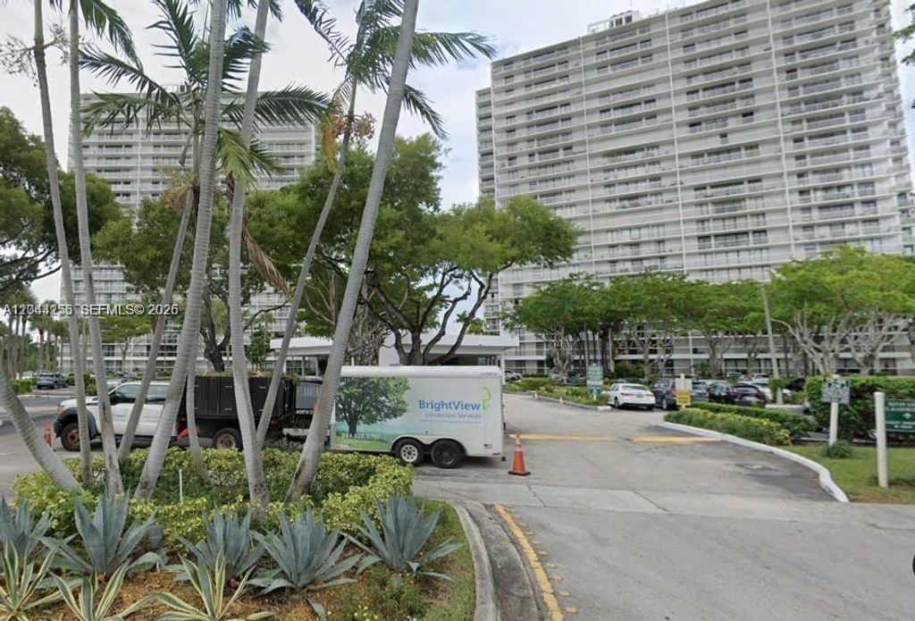 3701 N Country Club Drive 207, Aventura, FL 33180