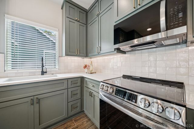 212 S Bluff Street B, Catoosa, OK 74015