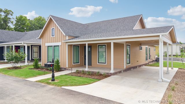 212 S Bluff Street B, Catoosa, OK 74015