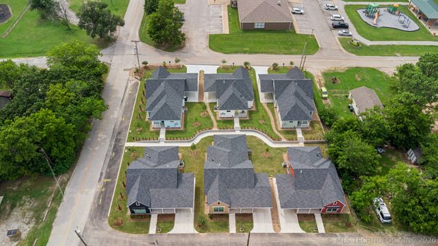 212 S Bluff Street B, Catoosa, OK 74015