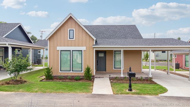 212 S Bluff Street B, Catoosa, OK 74015