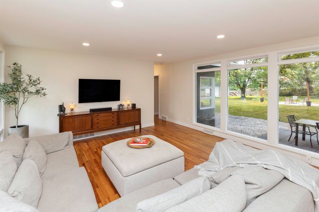 2316 Wakonda View Drive, Des Moines, IA 50321