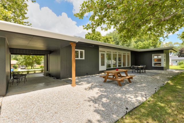 2316 Wakonda View Drive, Des Moines, IA 50321