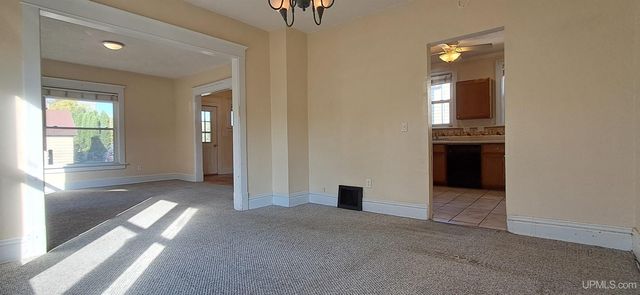 300 N 13th Street, Escanaba, MI 49829