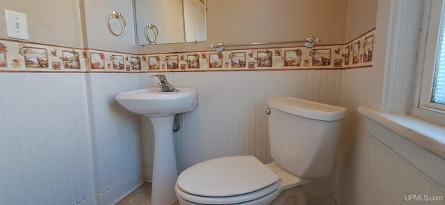 300 N 13th Street, Escanaba, MI 49829