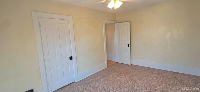 300 N 13th Street, Escanaba, MI 49829