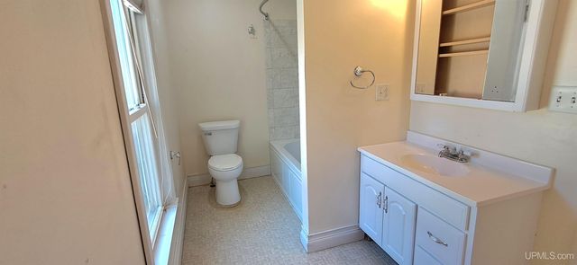 300 N 13th Street, Escanaba, MI 49829