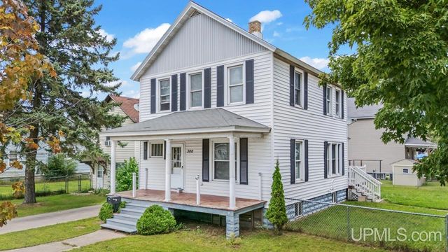 300 N 13th Street, Escanaba, MI 49829